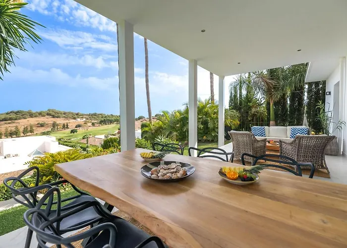 Апартаменти Renovated 4bdrm Luxury - Frontline Golf