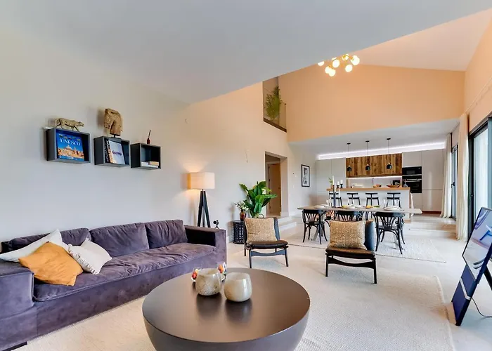 Апартаменти Renovated 4bdrm Luxury - Frontline Golf Естепона