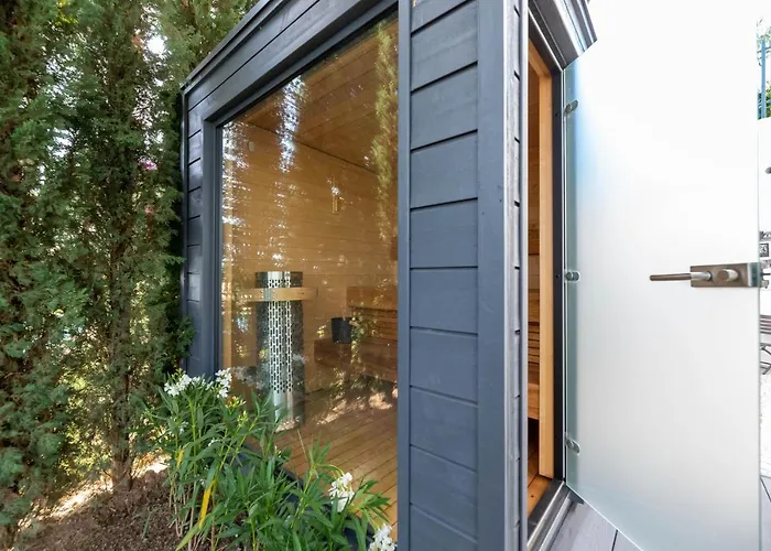 Апартаменти Renovated 4bdrm Luxury - Frontline Golf