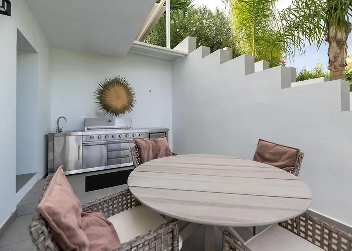 Renovated 4bdrm Luxury - Frontline Golf Апартаменти *