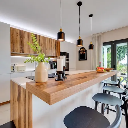 Renovated 4bdrm Luxury - Frontline Golf Apartment