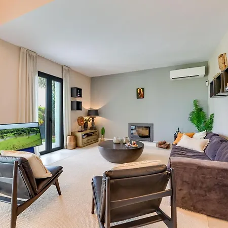 Renovated 4bdrm Luxury - Frontline Golf Apartment *