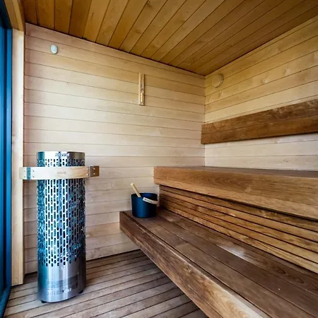 Renovated 4bdrm Luxury - Frontline Golf Apartman