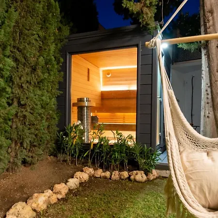 Renovated 4bdrm Luxury - Frontline Golf *