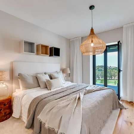 Apartment Renovated 4bdrm Luxury - Frontline Golf