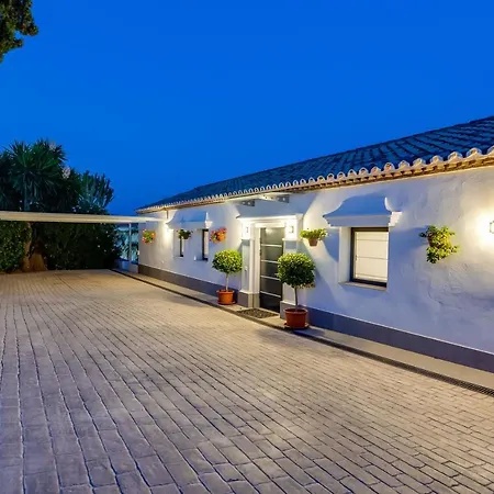 Renovated 4bdrm Luxury - Frontline Golf Apartment