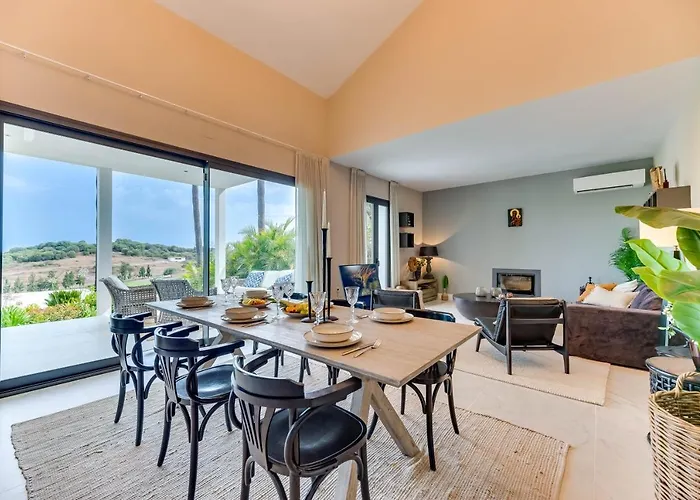 Renovated 4bdrm Luxury - Frontline Golf * Εστεπόνα