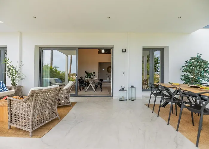 Renovated 4bdrm Luxury - Frontline Golf * Εστεπόνα