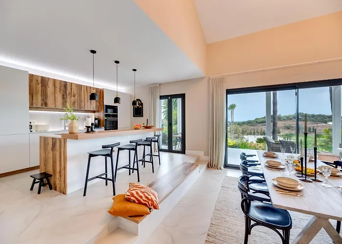 Renovated 4bdrm Luxury - Frontline Golf *