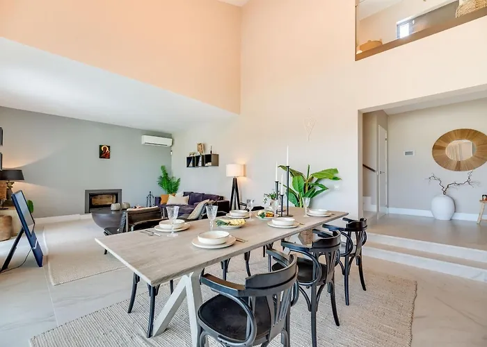 Renovated 4bdrm Luxury - Frontline Golf