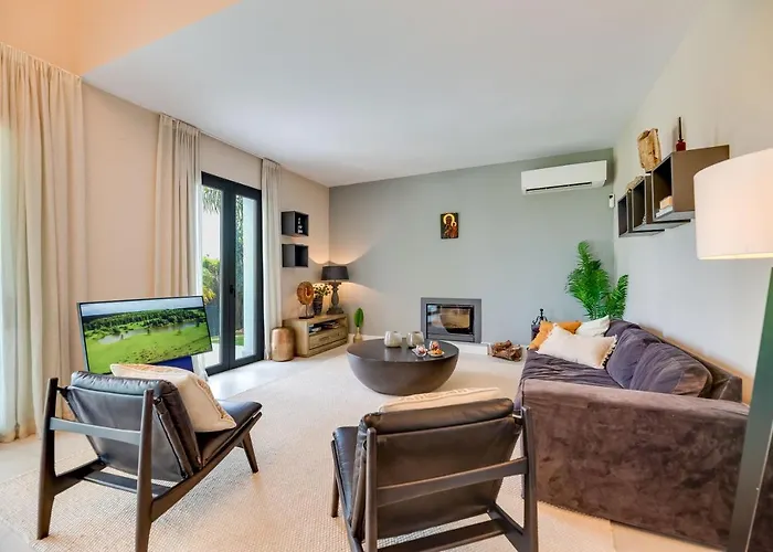 Renovated 4bdrm Luxury - Frontline Golf Διαμέρισμα *