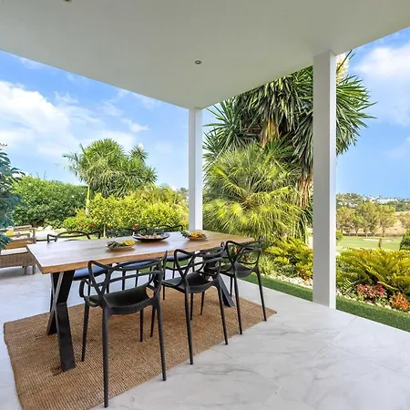 Апартаменти Renovated 4bdrm Luxury - Frontline Golf *