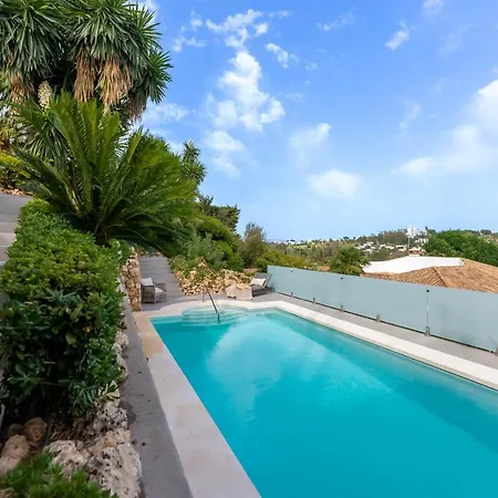 Daire Renovated 4bdrm Luxury - Frontline Golf *