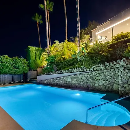 Daire Renovated 4bdrm Luxury - Frontline Golf *