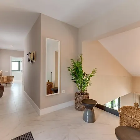 Daire Renovated 4bdrm Luxury - Frontline Golf