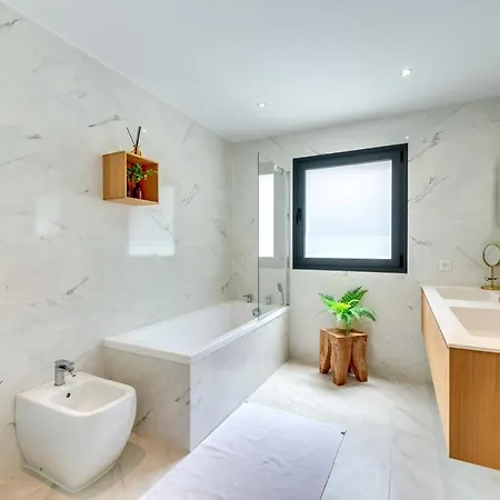 Renovated 4bdrm Luxury - Frontline Golf Estepona