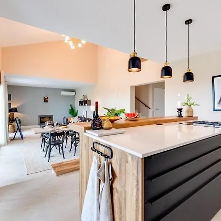 Daire Renovated 4bdrm Luxury - Frontline Golf *