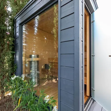 Daire Renovated 4bdrm Luxury - Frontline Golf