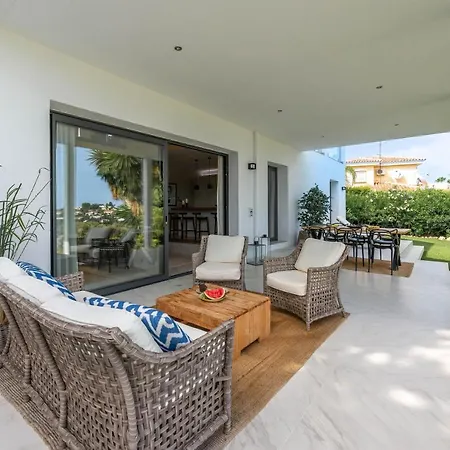 Renovated 4bdrm Luxury - Frontline Golf Daire