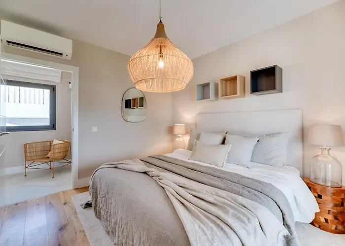 Renovated 4bdrm Luxury - Frontline Golf Apartment *