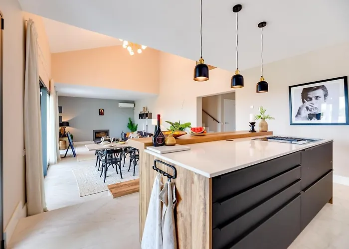 Apartment Renovated 4bdrm Luxury - Frontline Golf *