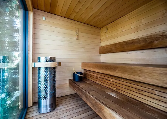 Renovated 4bdrm Luxury - Frontline Golf Apartment