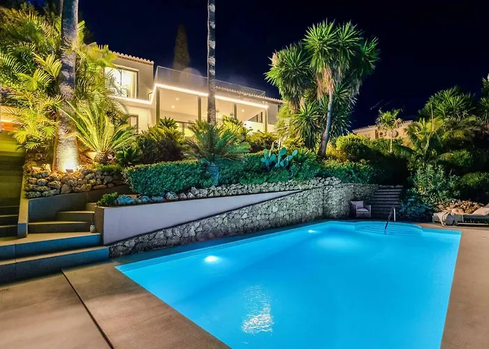 Renovated 4bdrm Luxury - Frontline Golf Apartment Estepona