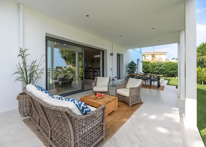 Renovated 4bdrm Luxury - Frontline Golf Apartment